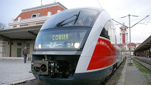 Движението на международния влак пътуващ между София и Истанбул се
