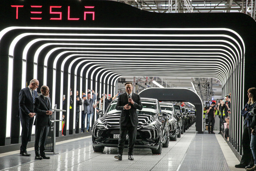 Драмите в Tesla и Twitter лишиха Илон Мъск от титлата "Най-богат човек в света"