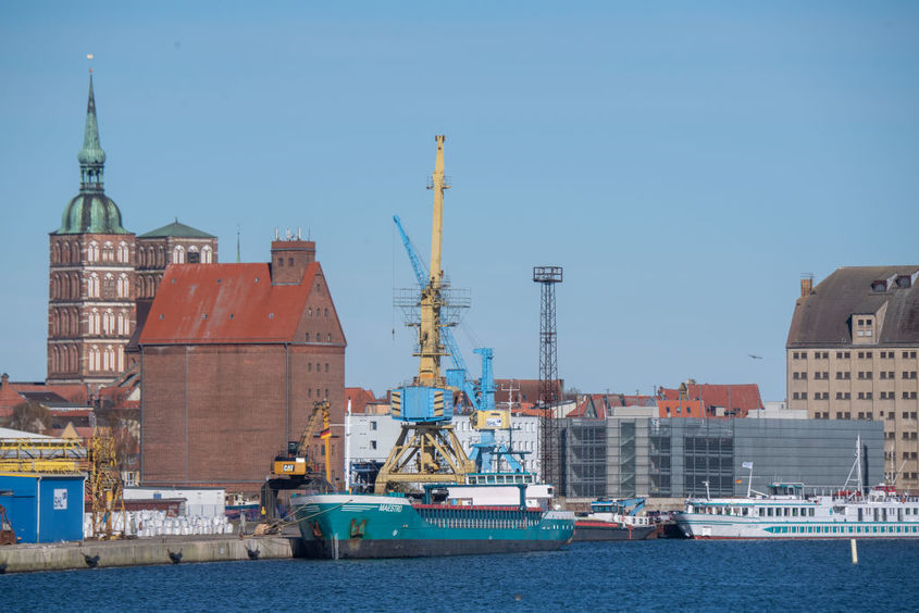 Руските кораби могат да заобикалят забраната за достъп до европейските пристанища