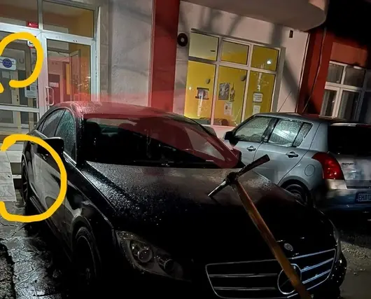 Политическа атака или неправилно паркиране? Забиха кирка по колата на общински съветник от "Възраждане"