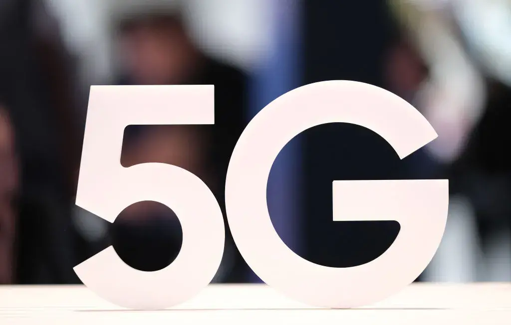 Конспирацията "коронавирус и 5G" e "опасна глупост"