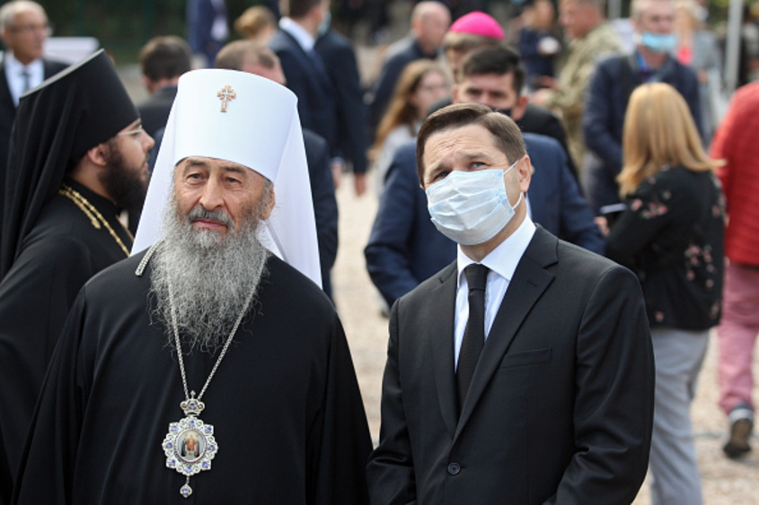 Киевският митрополит повежда спасителен поход към Мариупол, руско-украинските преговори буксуват
