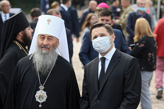 Киевския митрополит Онуфрий тръгва заедно с духовници и мирияни към