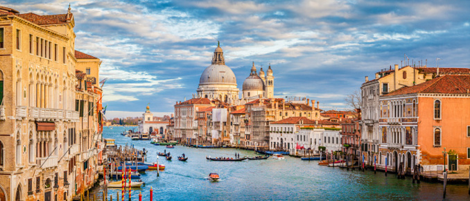 За да се справи с наплива на туристи: Венеция налага входна такса за посещение на града
