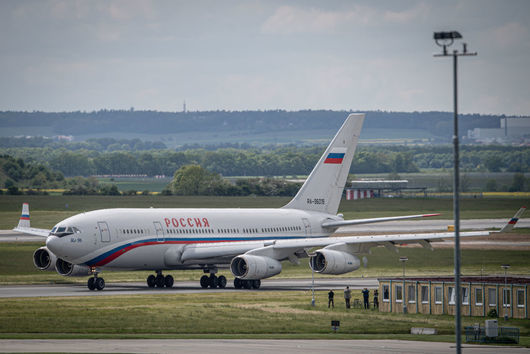 Руски правителствен самолет Ил 96 300 е прелетял над българското въздушно пространство