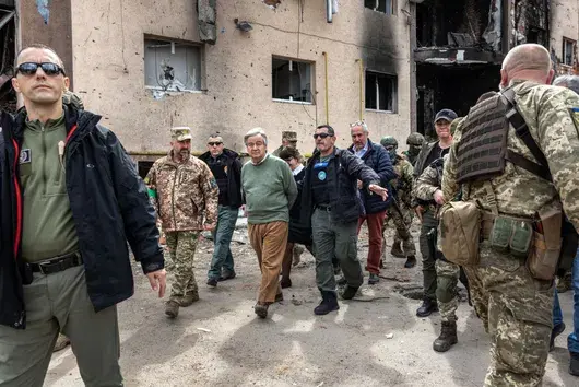 Русия атакува Киев с ракети по време на визитата на Петков и на Гутериш