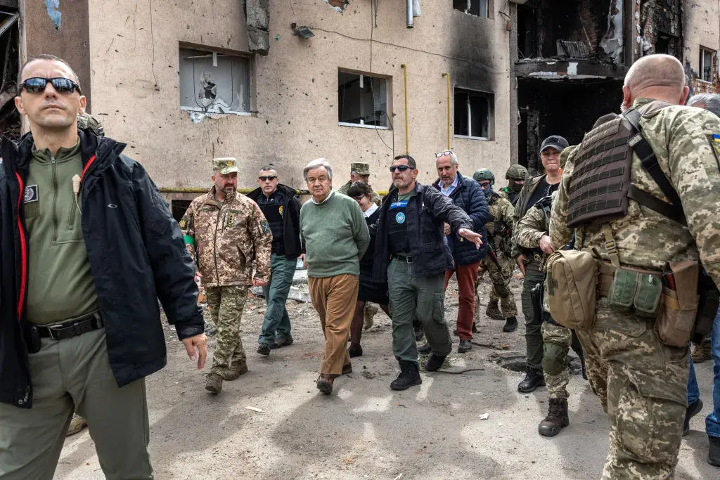 Русия атакува Киев с ракети по време на визитата на Петков и на Гутериш