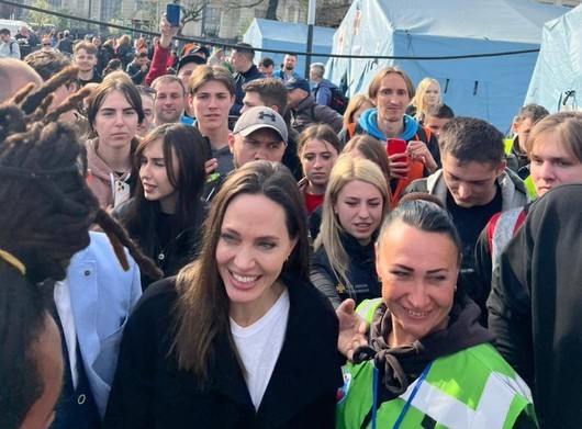Изненадващата визита на Анджелина Джоли в Украйна