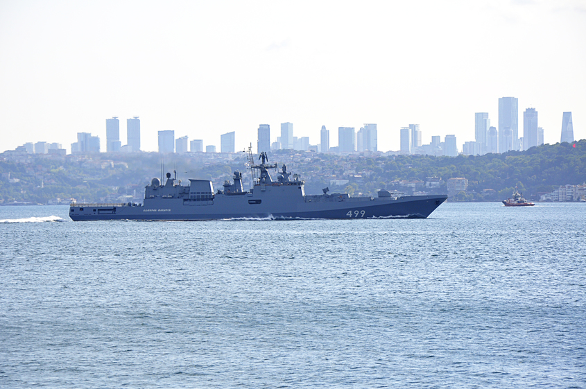 В Одеса съобщават за поразяването на руската фрегата "Адмирал Макаров"