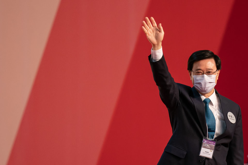 Хонконг в примката на Пекин: Кой е Джон Лий - новоизбраният лидер