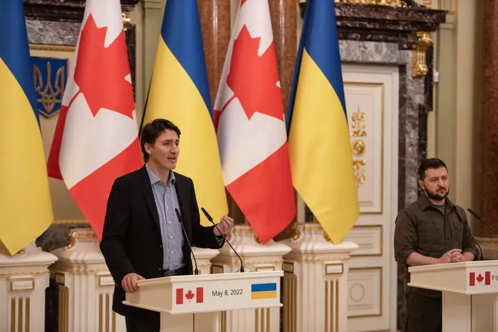 Трюдо неочаквано посети Украйна и се срещна със Зеленски