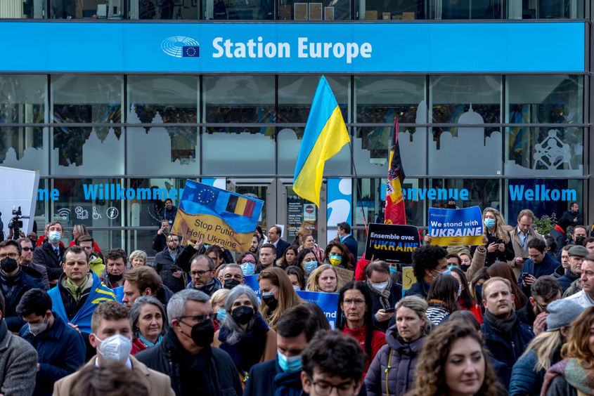 Евродепутати предлагат замразените руски милиарди да се използват в помощ на Украйна