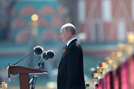 Речта на Путин на 9 май: Оправдания за войната без нищо запомнящо се