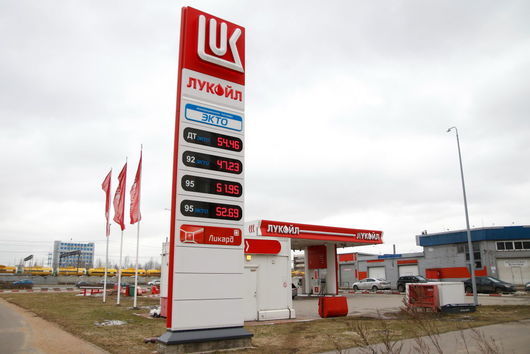 Италианското правителство поставя рафинерията на руския петролен гигант Лукойл под
