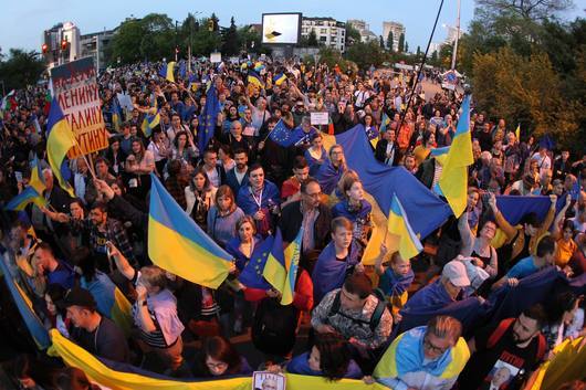 Година след войната: Хората в ЕС стоят твърдо зад Украйна, България е с "едно наум"