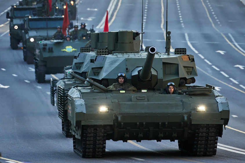 Танкът е само за парада: Русия се хвали с бойна техника, която не може да използва на война