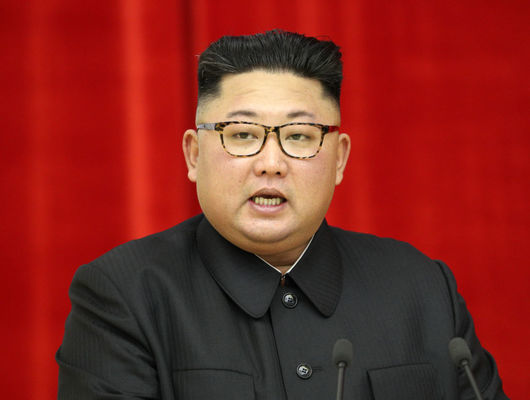 Северна Корея нареди строг национален локдаун след като потвърди първия