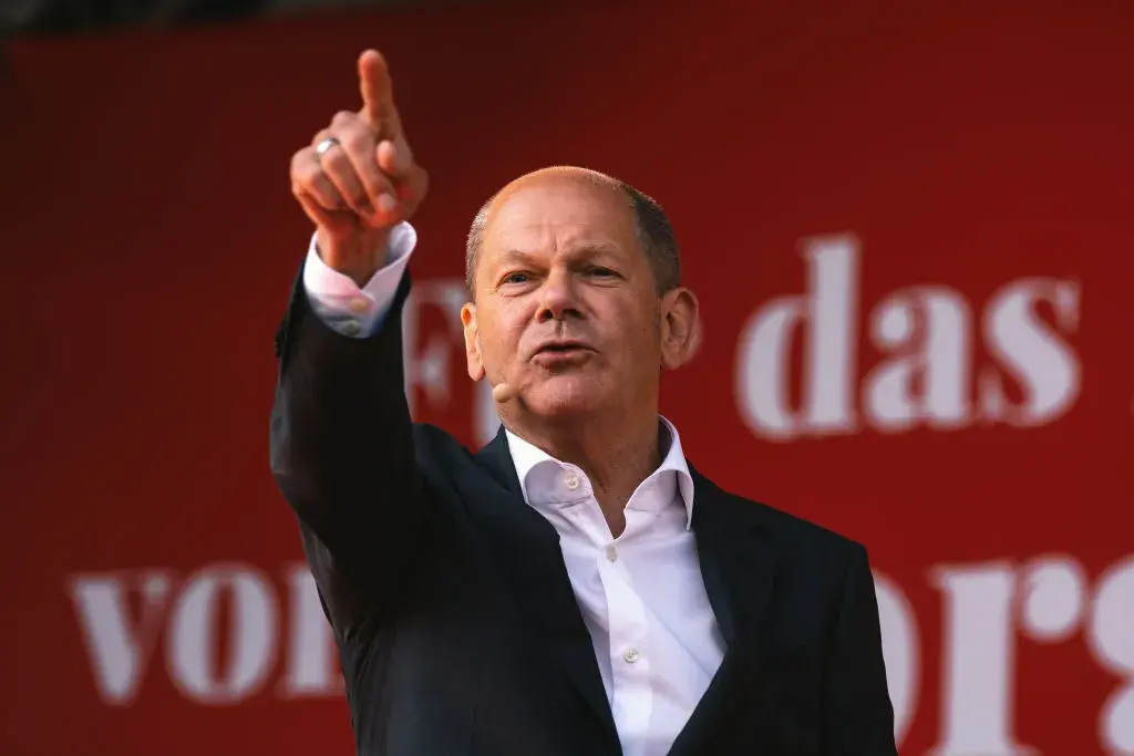 Радев ще се срещне с Шолц в един от най-лошите политически дни за канцлера на Германия