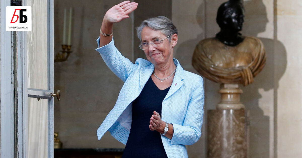 22 дни след победата на Еманюел Макрон на президентските избори