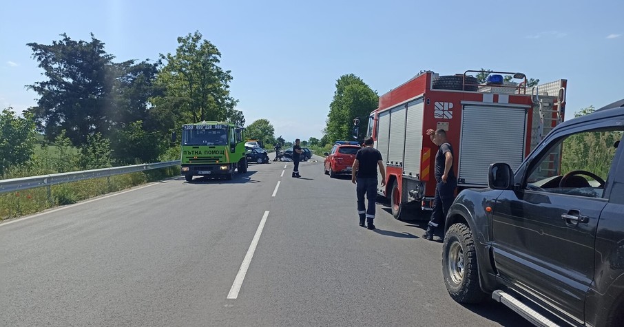 Мъж загина, а три жени са ранени при тежка катастрофа край Пловдив