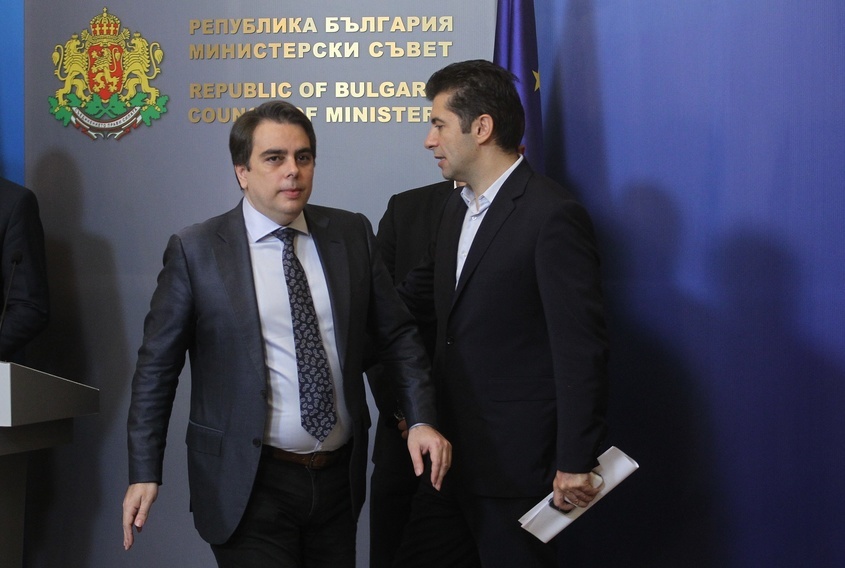 "Продължаваме промяната" отива сама на избори, "Демократична България" остава партньор