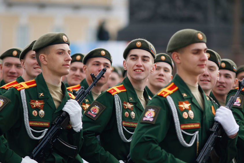 В знак на нужда: Русия обмисля да позволи на мъже над 40 г. да се присъединят към армията