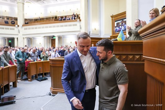 Украинските депутати посрещнаха на крака и с овации полския президент Анджей Дуда 