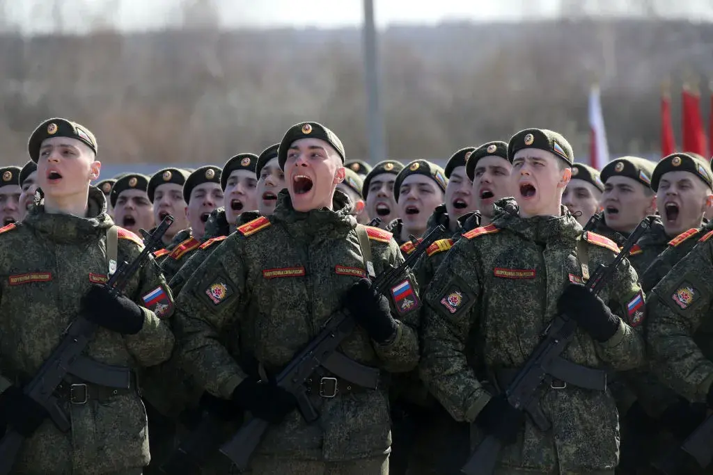 Момчетата от руската казарма, чиято майка успя да ги върне от фронта в Украйна