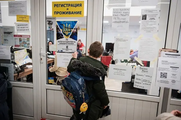 МВР изпраща бежанци от Украйна във фургони край Елхово