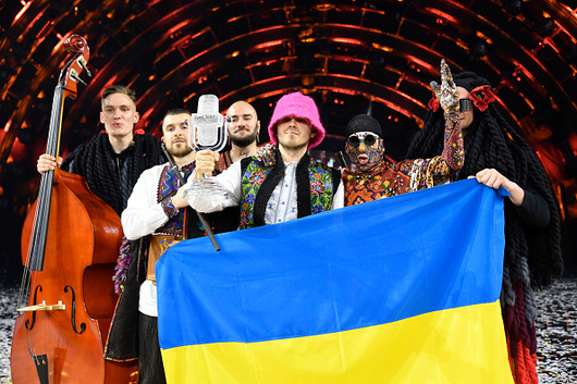 Оркестър Калуш украинската група която спечели Евровизия 2022 продаде трофея