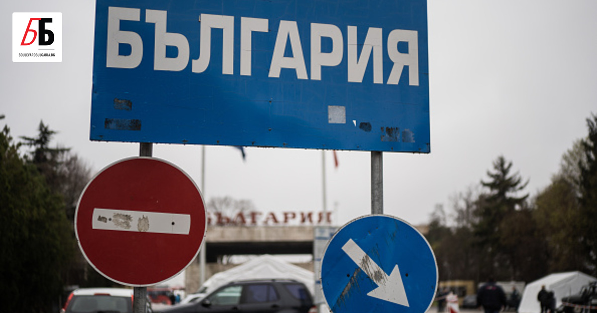 Изграждането на палатков лагер за украински бежанци в буферната база