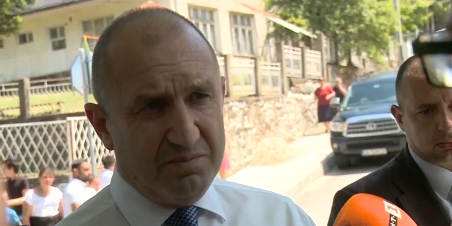 Президентът на България Румен Радев отрече категорично слуховете че американските