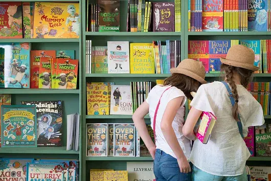 TikTok кара младите да четат и променя книжната индустрия
