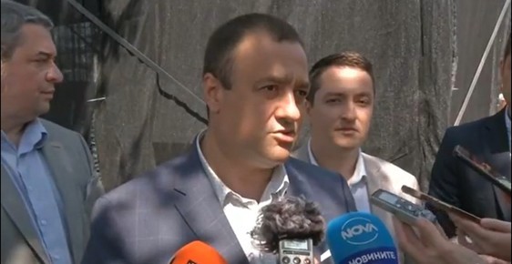 Няма опасност от зърнена криза в България, увери министърът на земеделието