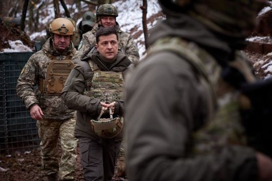 Украинският президент Володимир Зеленски посети фронтовата линия в Донбас където
