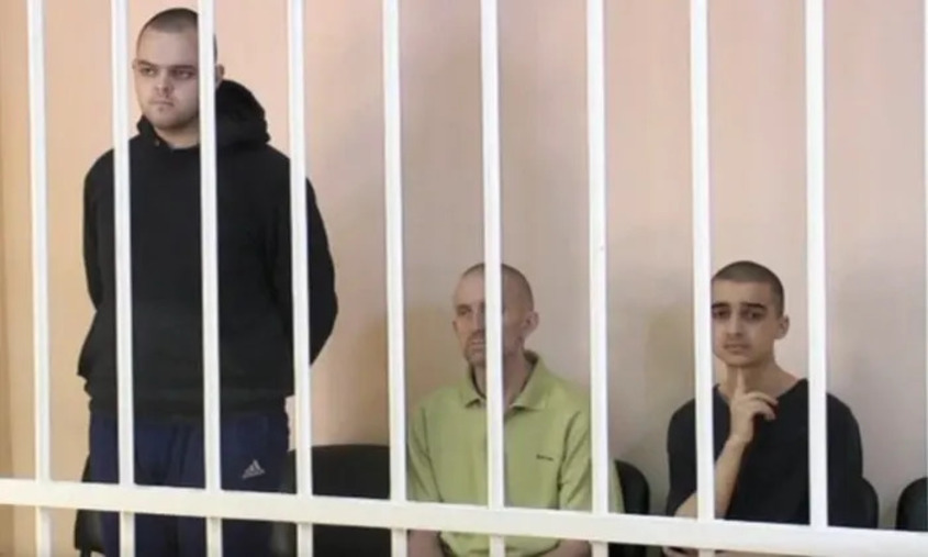 Смъртни присъди за британски военнопленници в Донецк: "Русия ги държи като заложници"
