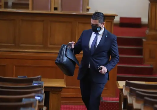 Втората министерска оставка от ИТН вече е депозирана - очакват се още две