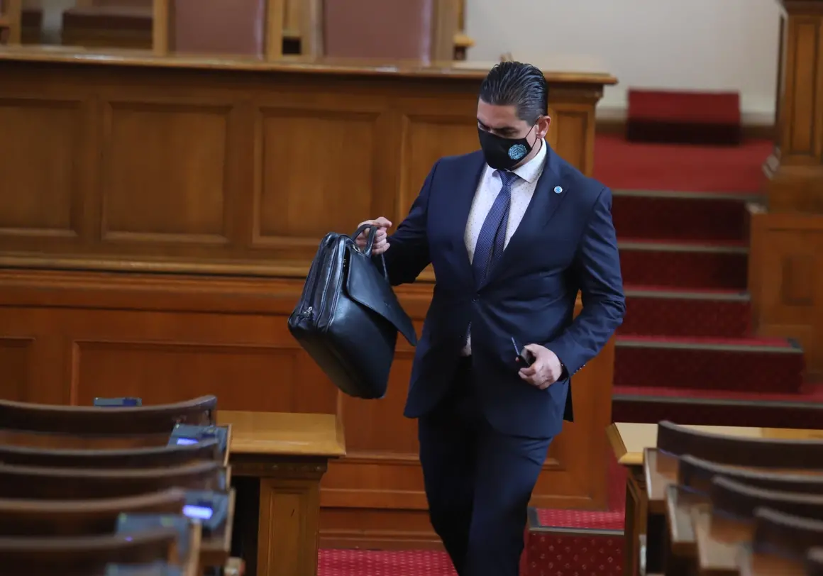 Втората министерска оставка от ИТН вече е депозирана - очакват се още две