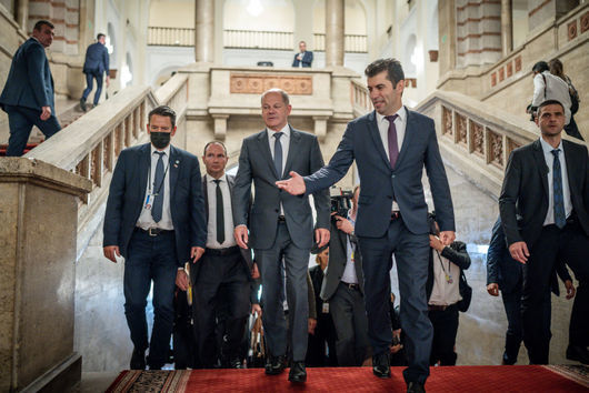 Германският канцлер Олаф Шолц пристигна в България за среща с