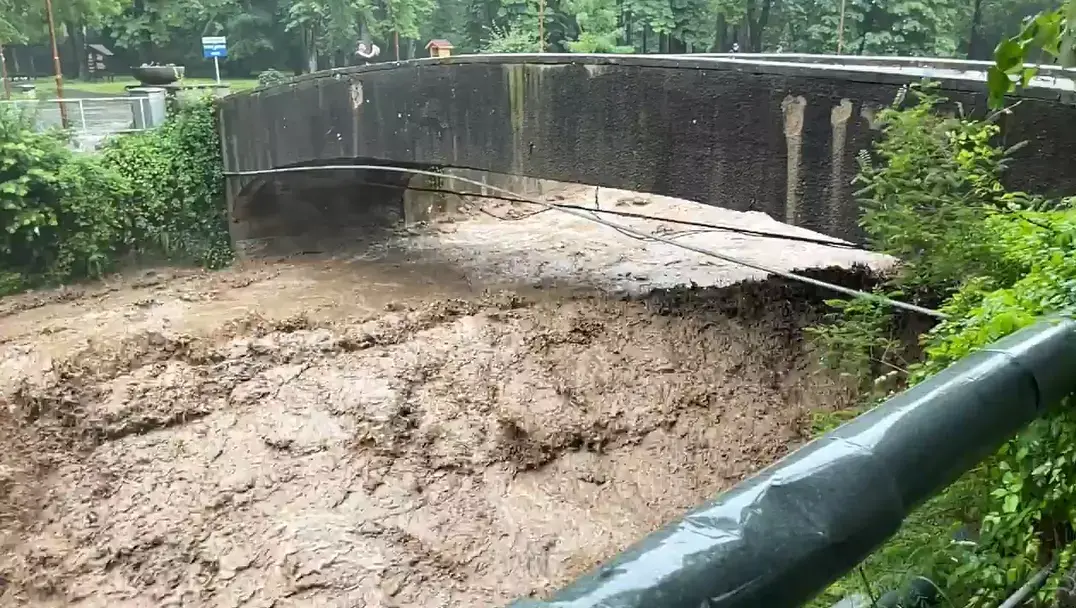 Порой и наводнения във Вършец и Враца, "Петрохан" е затворен за движение