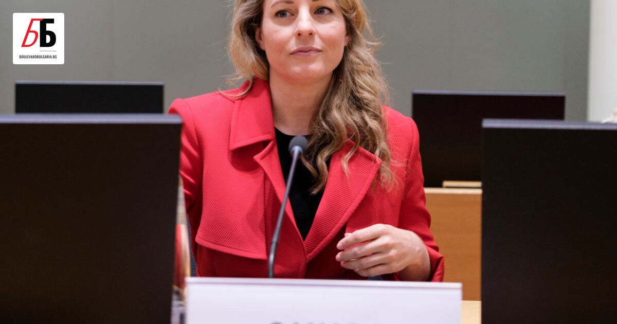 Неприемливо е канадски служител да присъства на тържество по случай