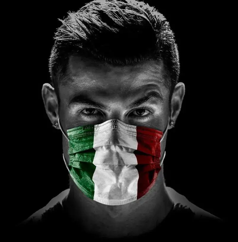 Кристиано Роналдо сложи маска. Осем милиона харесаха това