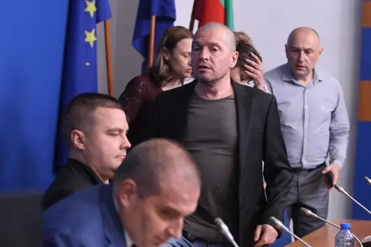 ИТН нарекоха Радостин Василев "мутра" и пуснаха таен запис 