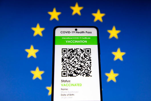 Използването на европейските COVID сертификати се удължава с още една