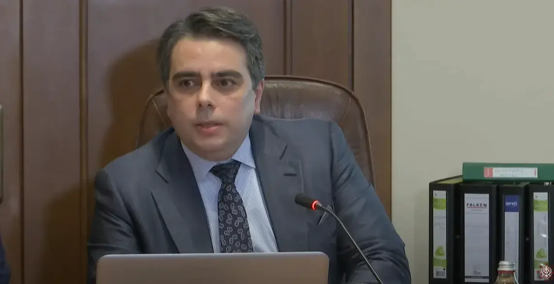 Асен Василев сезира прокуратурата за 2,5 млрд. лв. незаконни строежи, маскирани като "текущ ремонт"