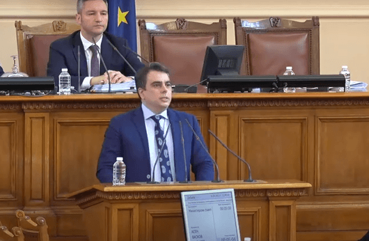 Сблъсъкът на Асен Василев и Мустафа Карадайъ: Ще продължим да пречим на схемите ви, независимо дали сме на власт
