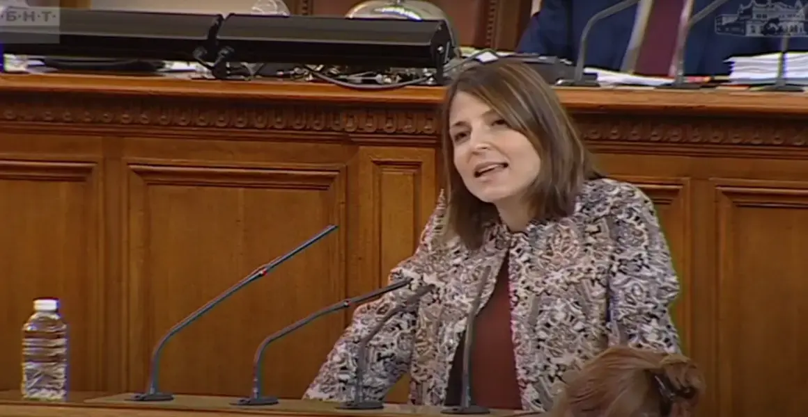 "Аз израснах в годините на "Мултигруп", грабежите и прехода. Няма да позволим децата ни да живеят в такъв свят"