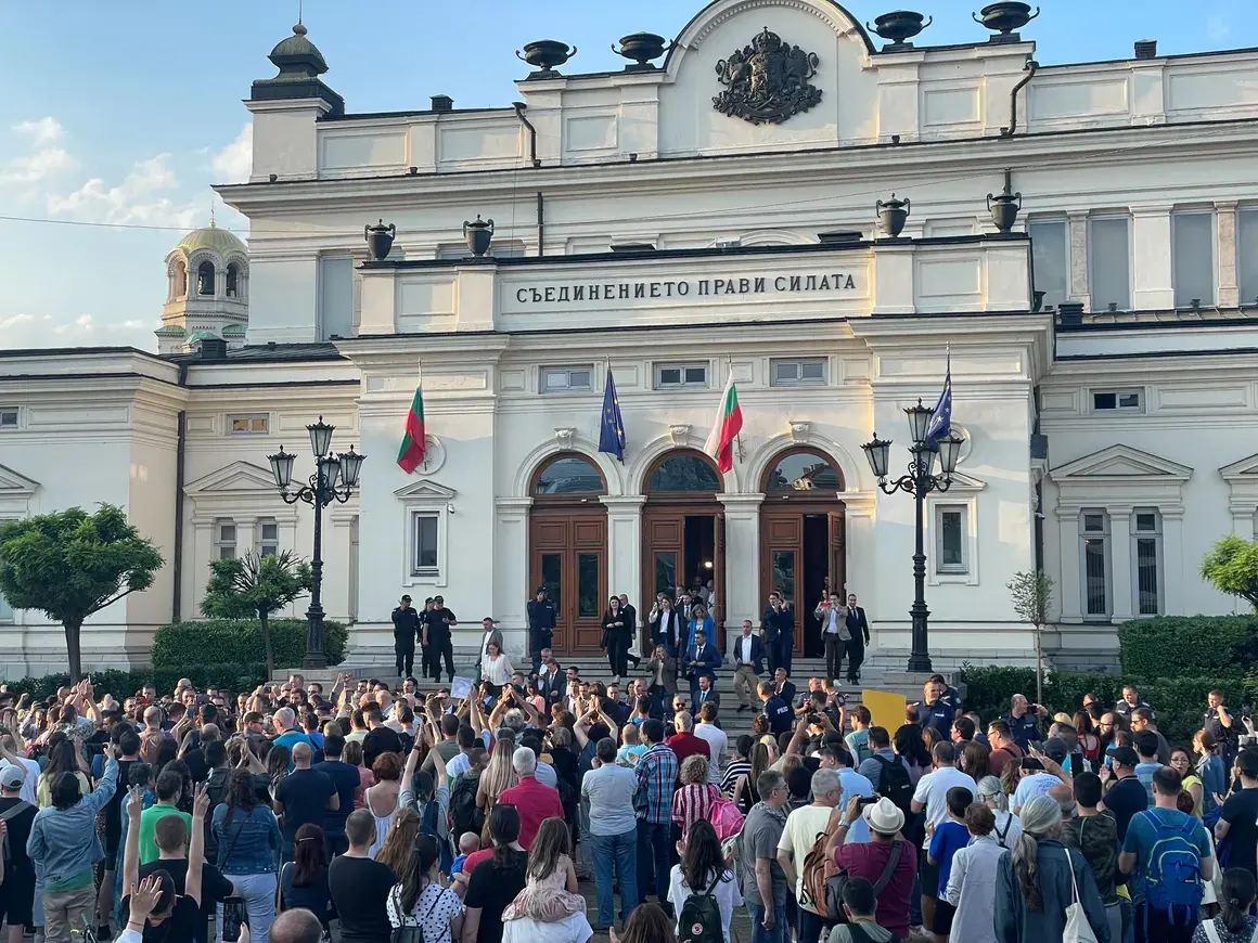 Politico: България е изправена пред 4-ти поредни избори. Кой печели от това?