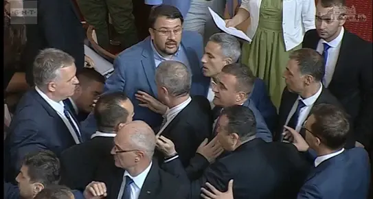 Напрежение в НС, Хамид Хамид от ДПС посегна на Настимир Ананиев от ПП