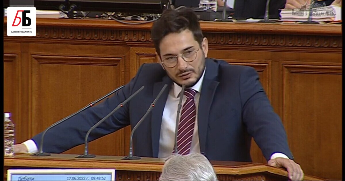 Депутатът от Има такъв народ Кирил Симеонов обяви от парламентарната